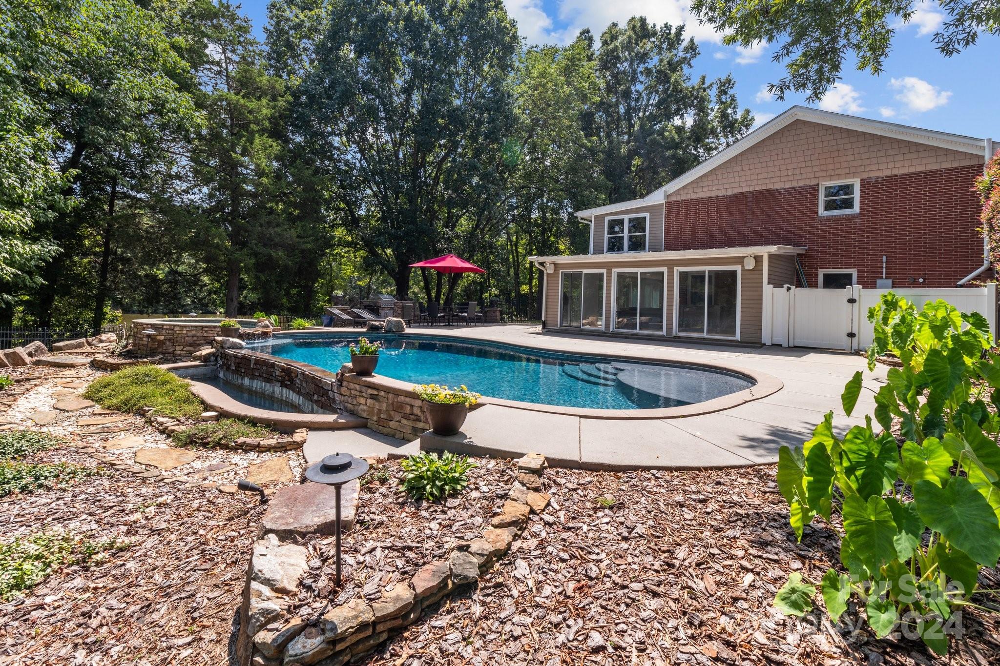 2414 Pine Cape Court