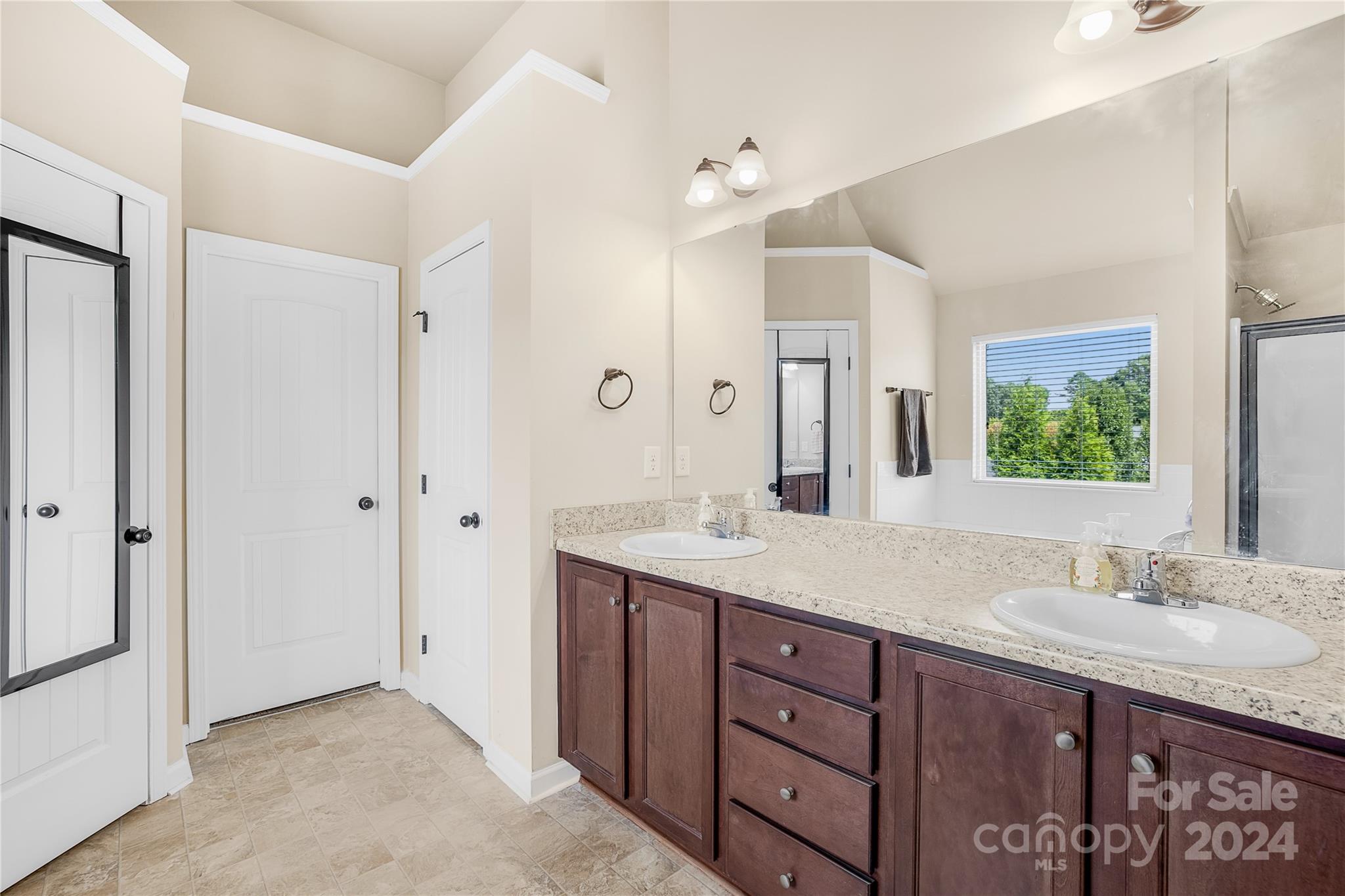 121 Kenyon Loop