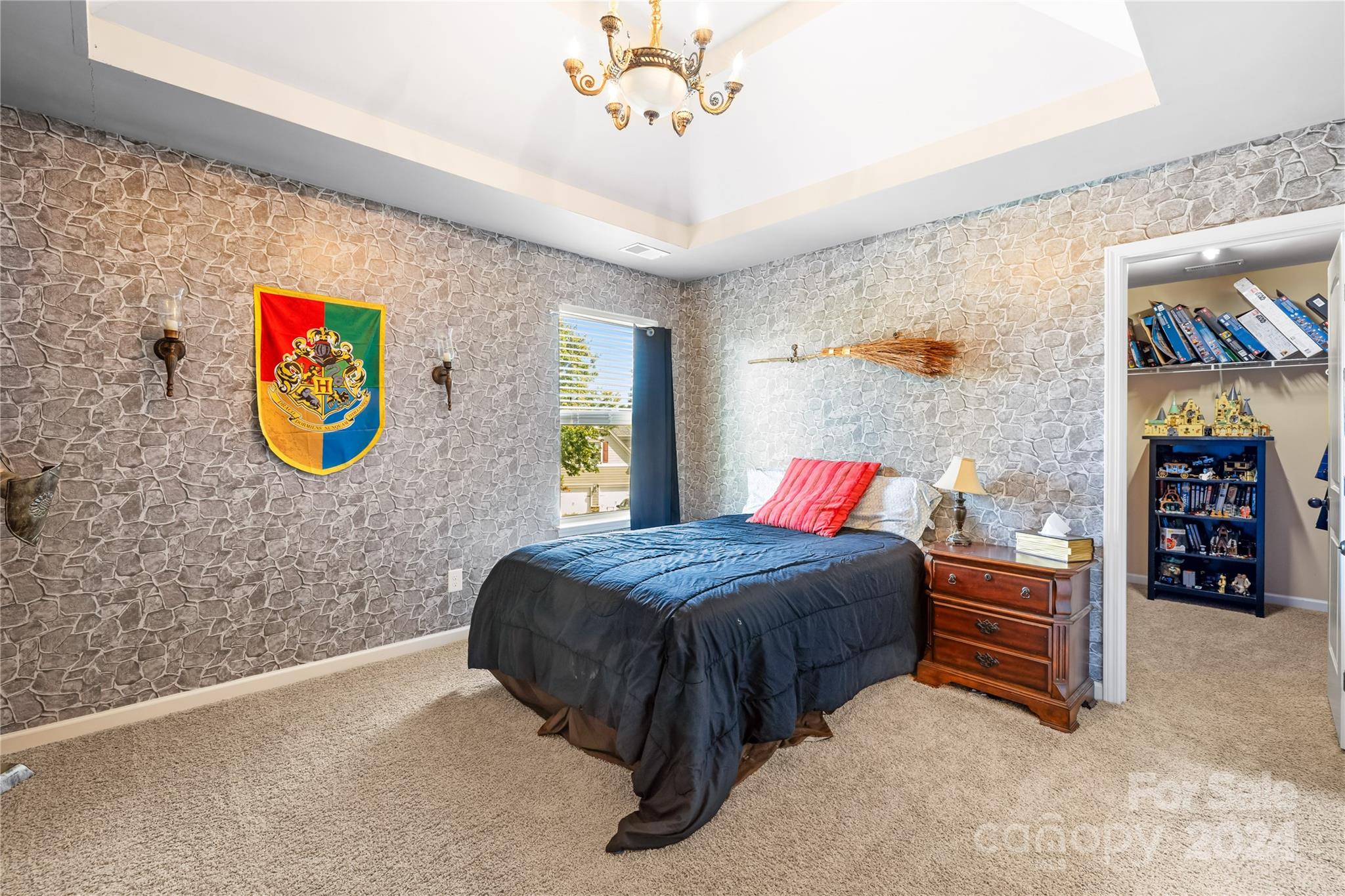 121 Kenyon Loop