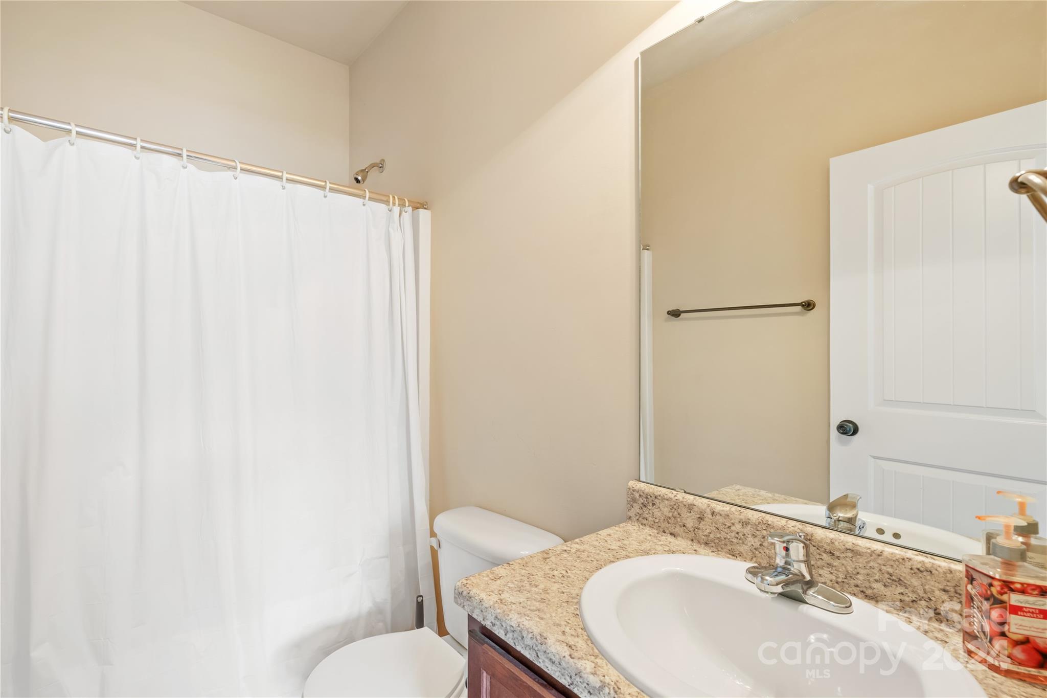 121 Kenyon Loop