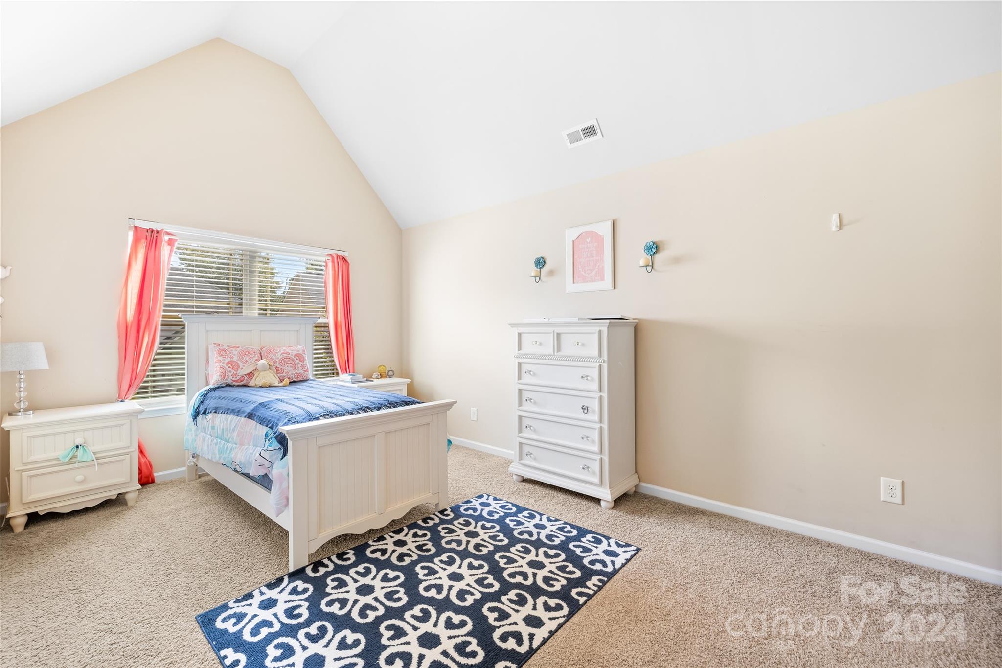121 Kenyon Loop