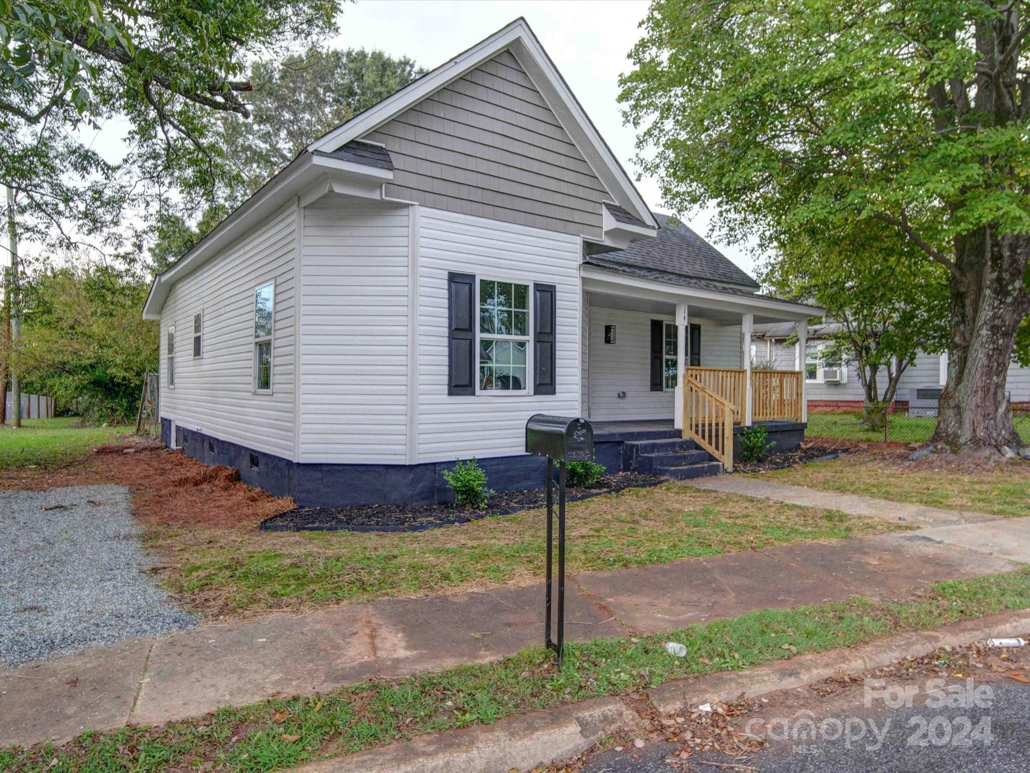 14 Robbins Circle