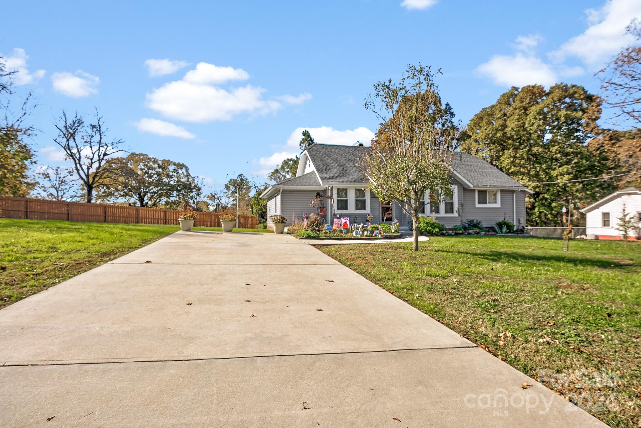 533 Fair Bluff Avenue