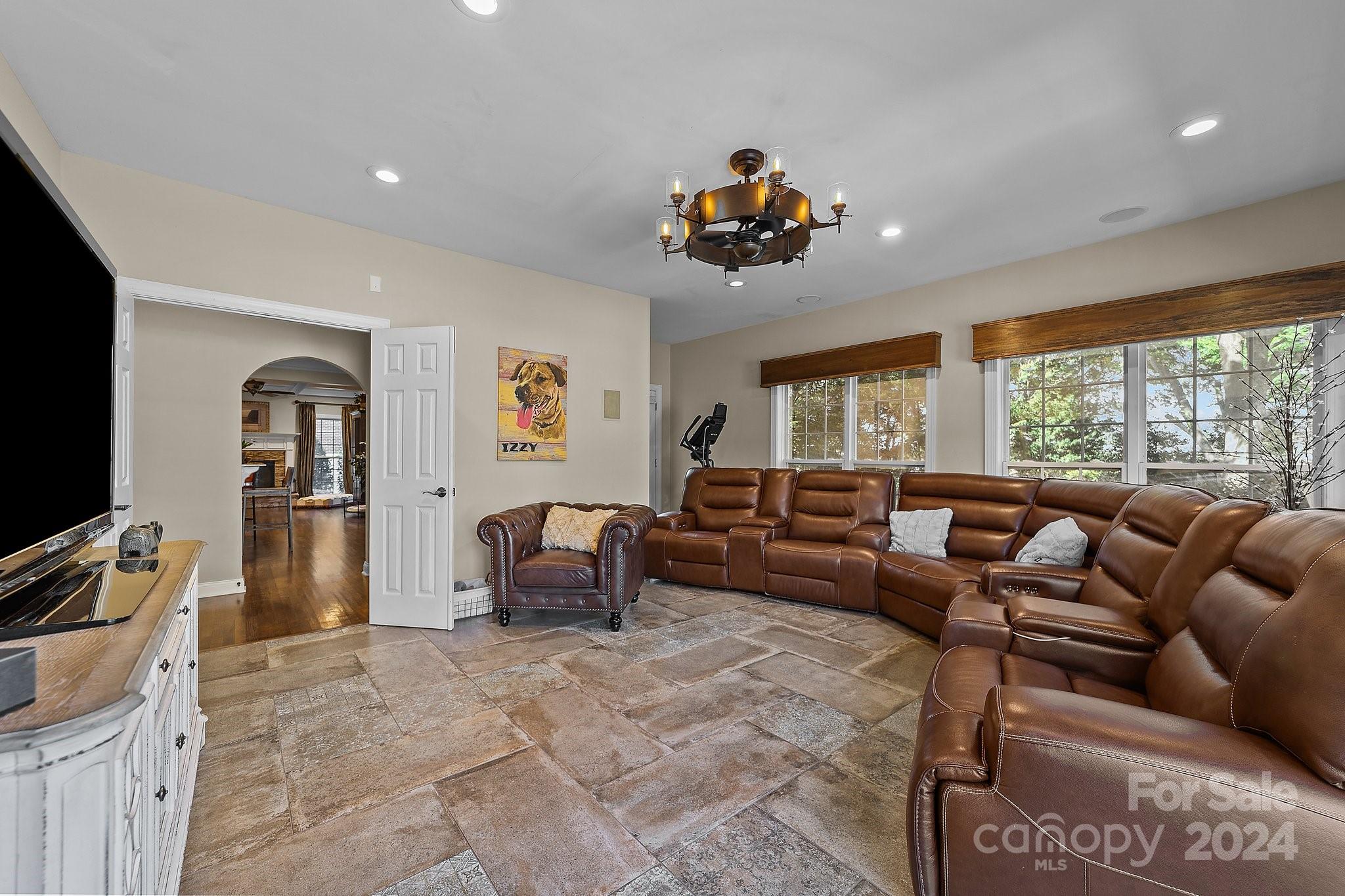 599 Georgetown Drive NW