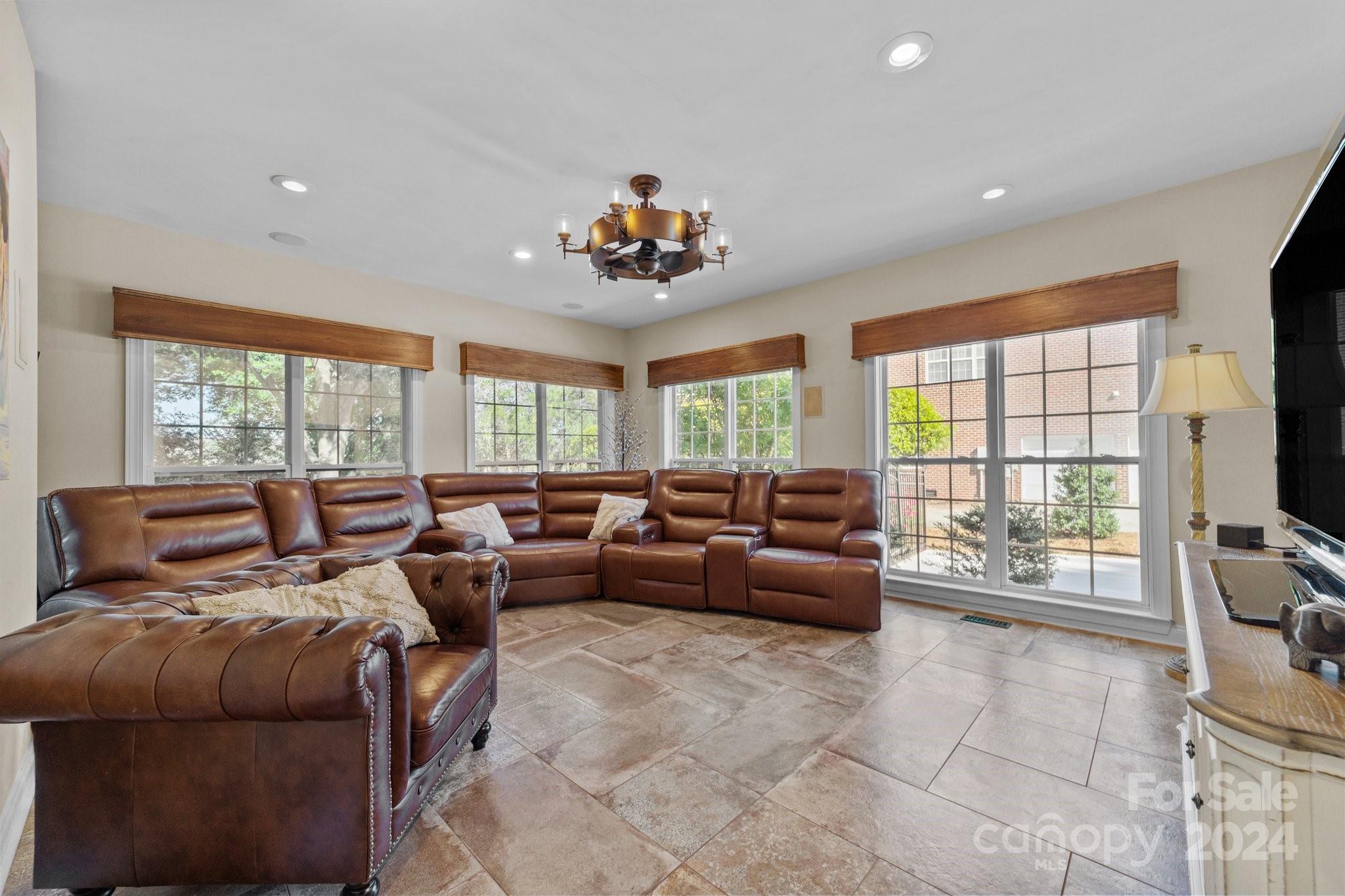 599 Georgetown Drive NW