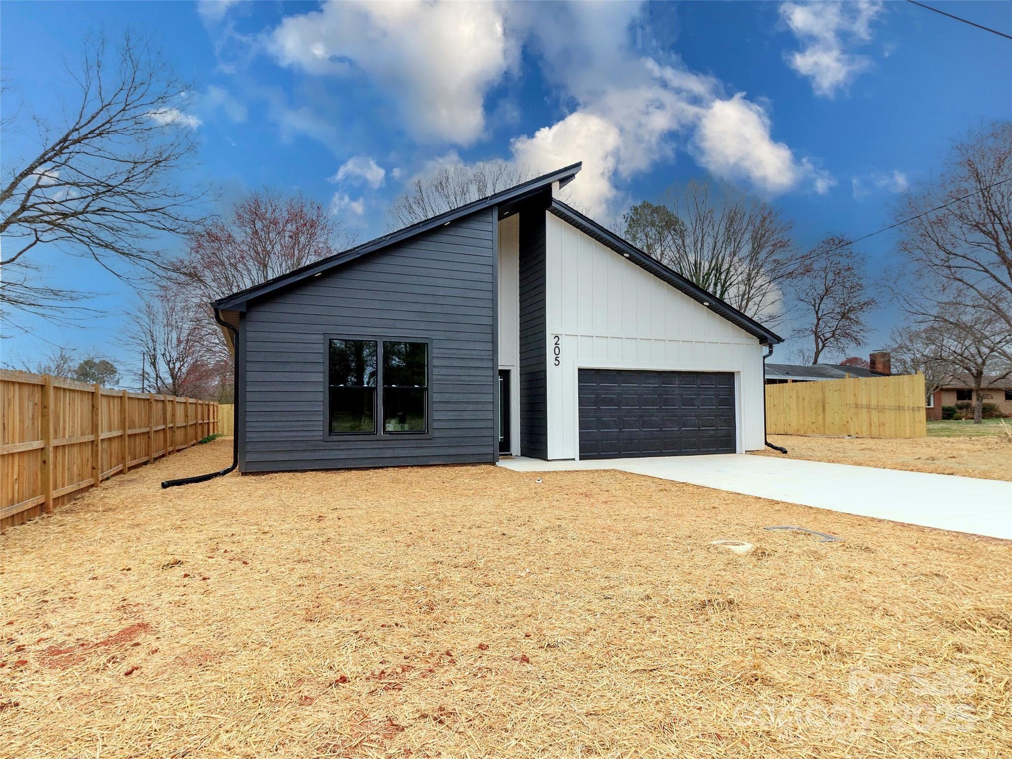 205 Skyline Circle
