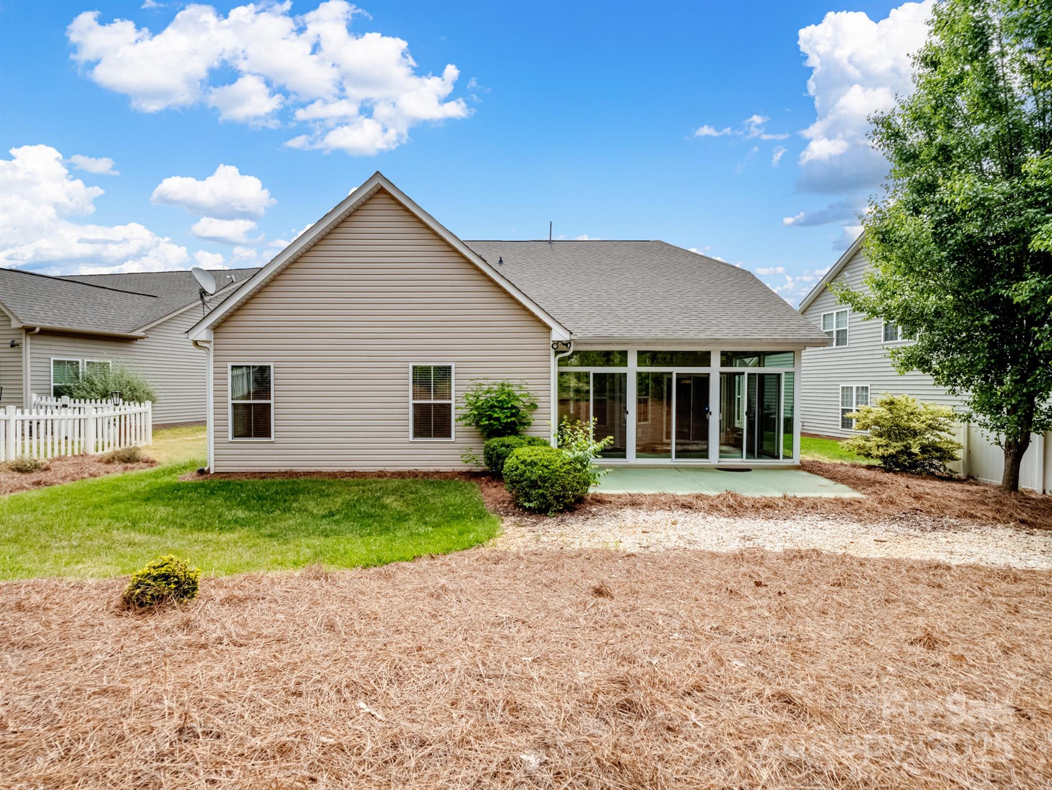 581 Harrison Drive NW