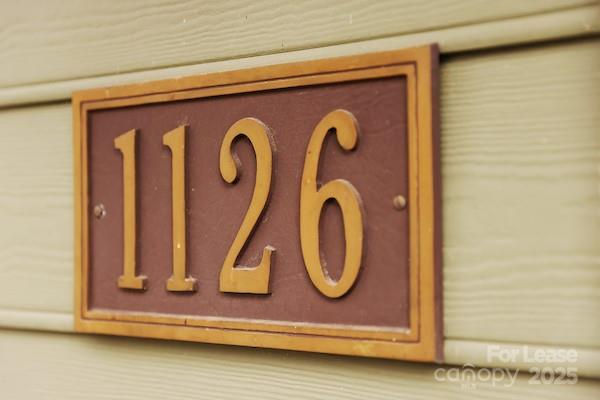 1126 Hanford Place NW