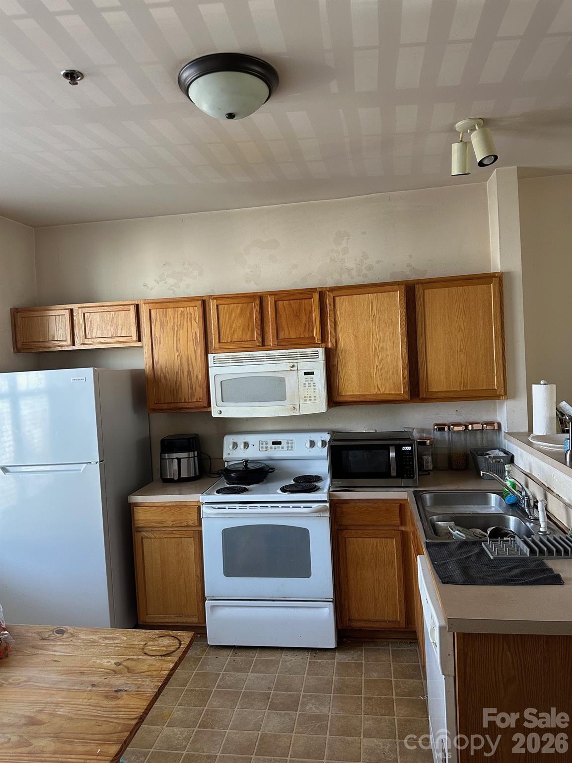 2750 Avalon Loop Road
