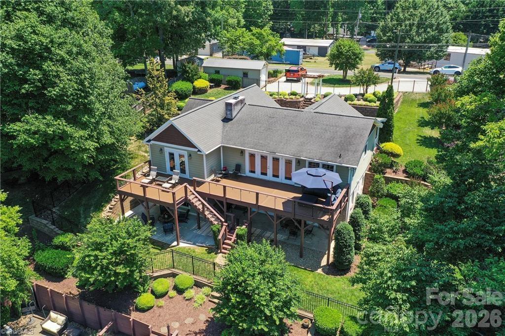 1332 Lake Drive 9