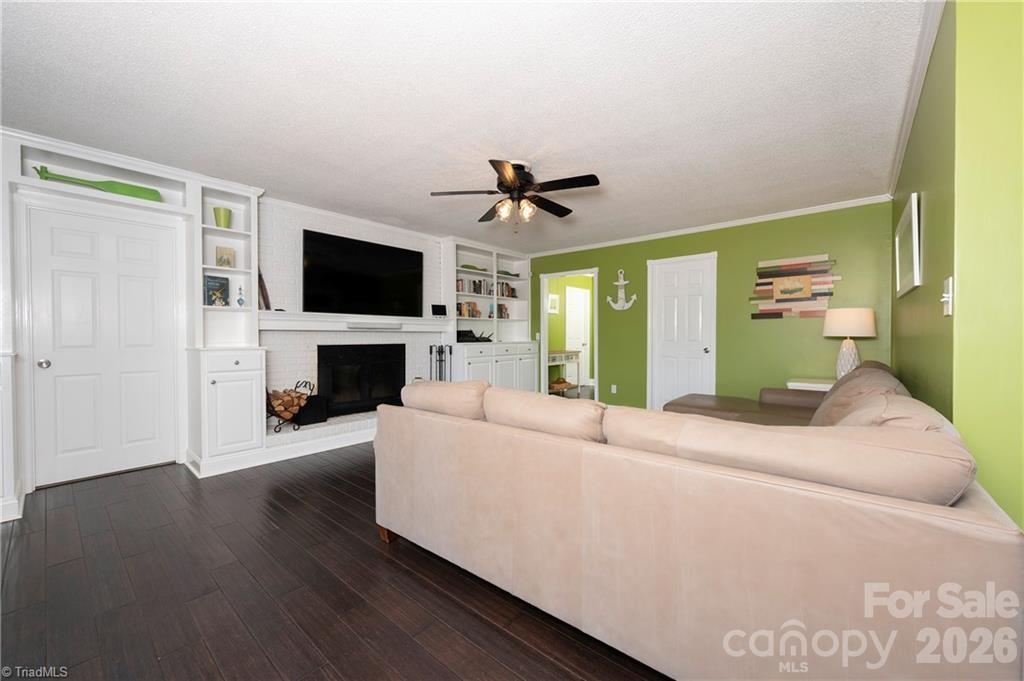 1332 Lake Drive 9