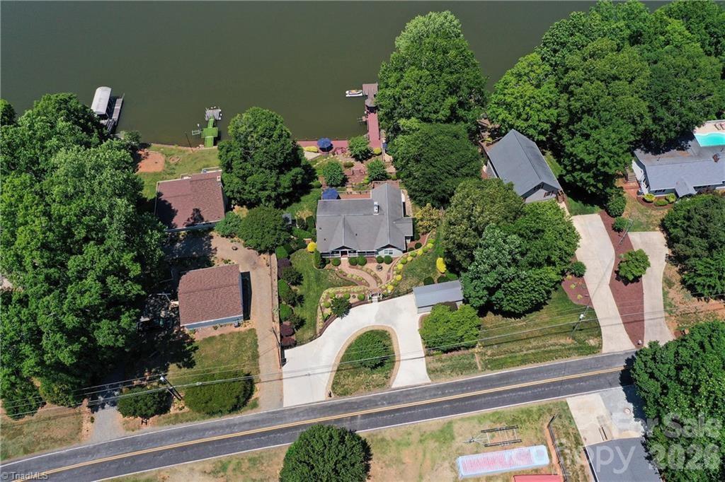 1332 Lake Drive 9