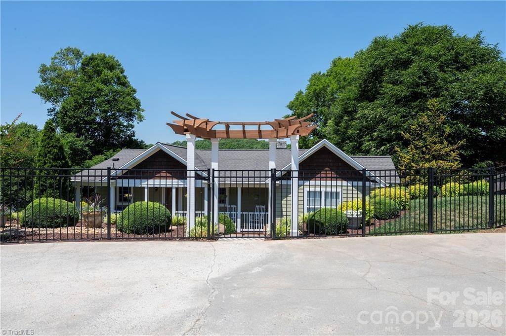 1332 Lake Drive 9