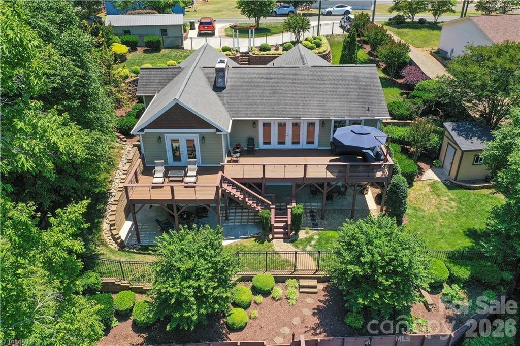 1332 Lake Drive 9