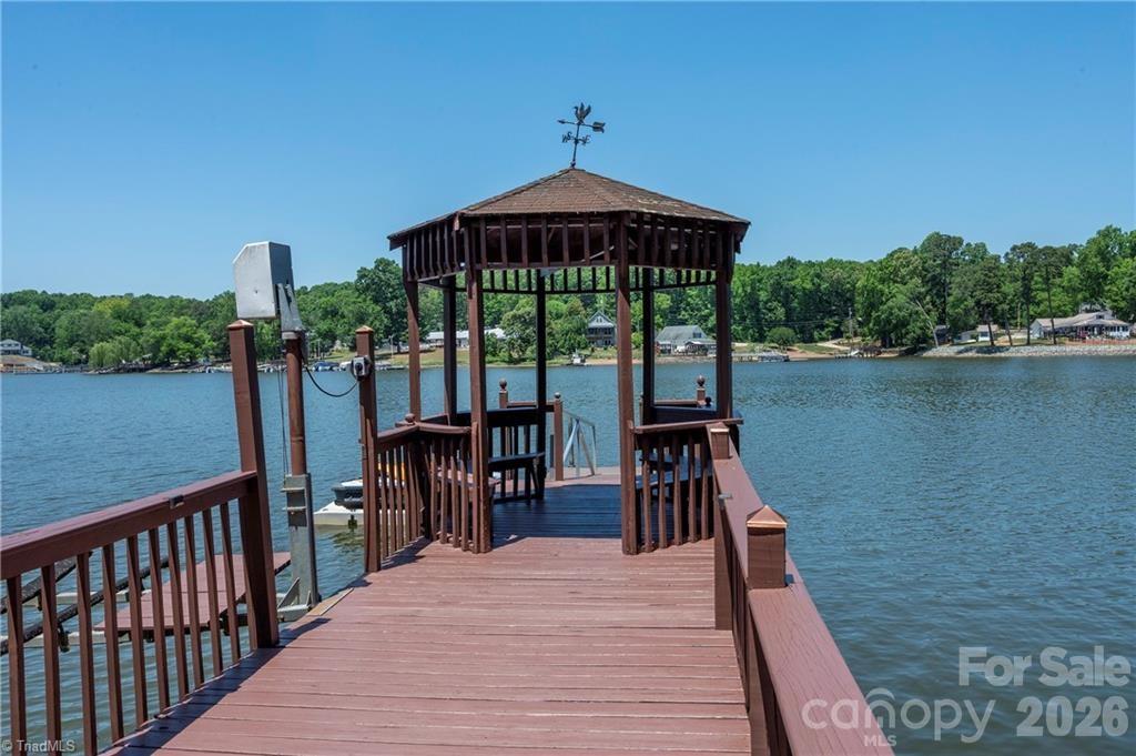 1332 Lake Drive 9