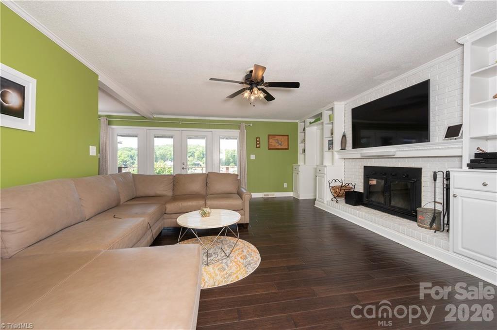 1332 Lake Drive 9
