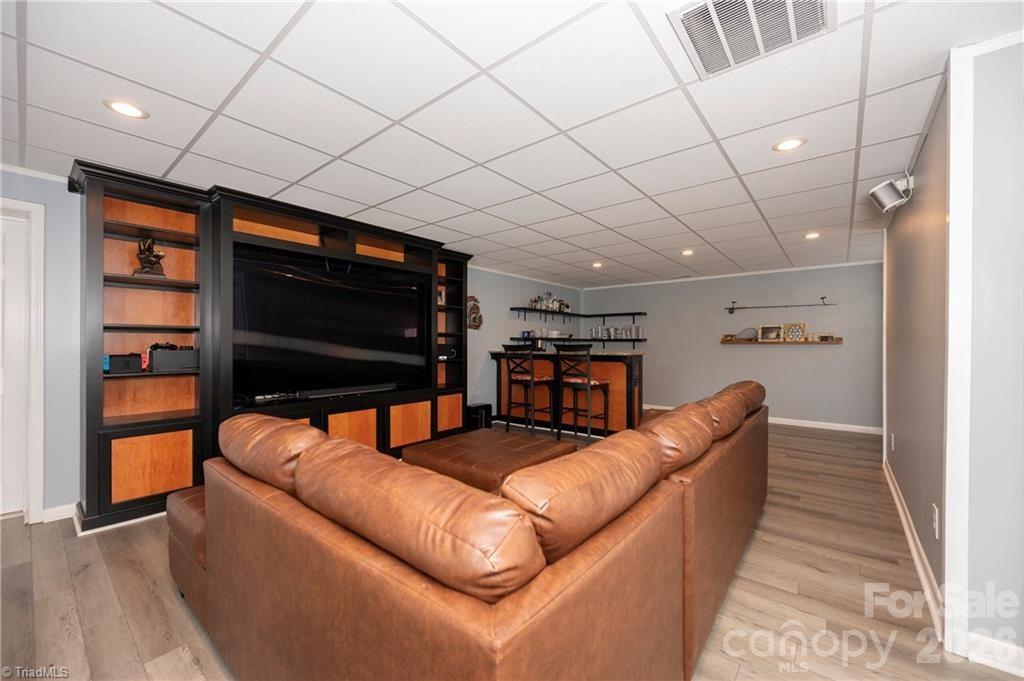 1332 Lake Drive 9