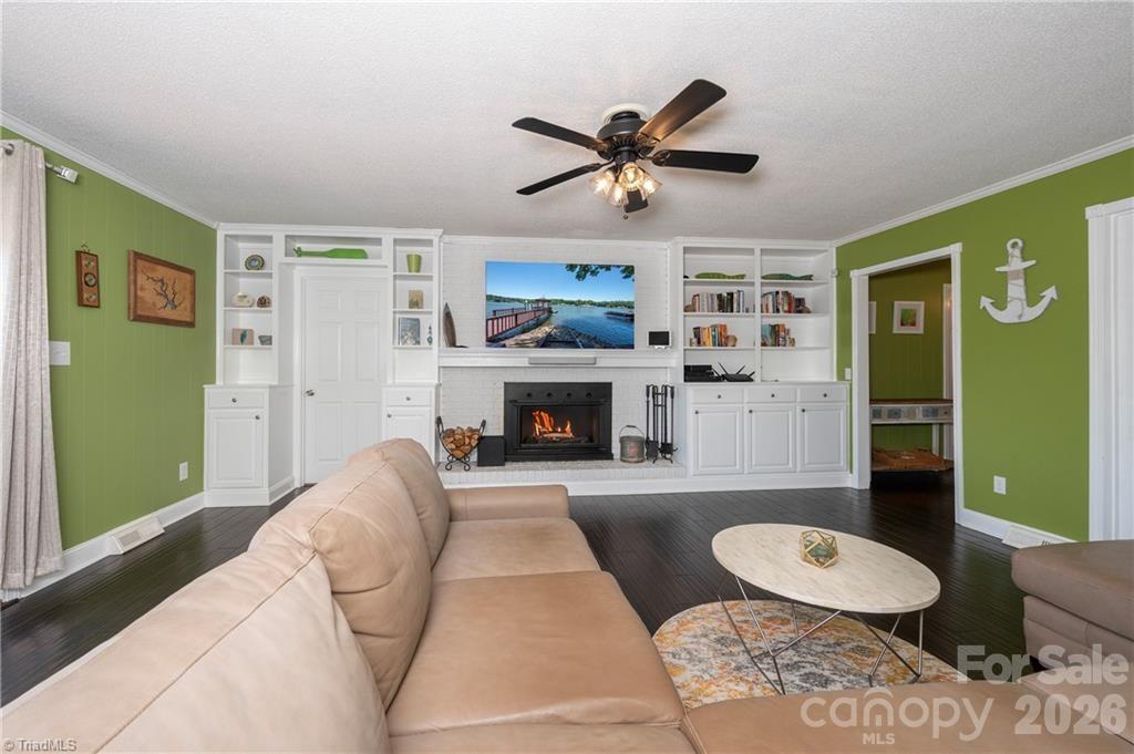 1332 Lake Drive 9