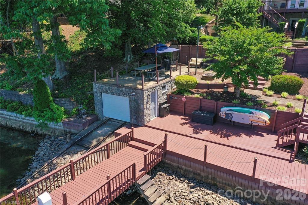 1332 Lake Drive 9