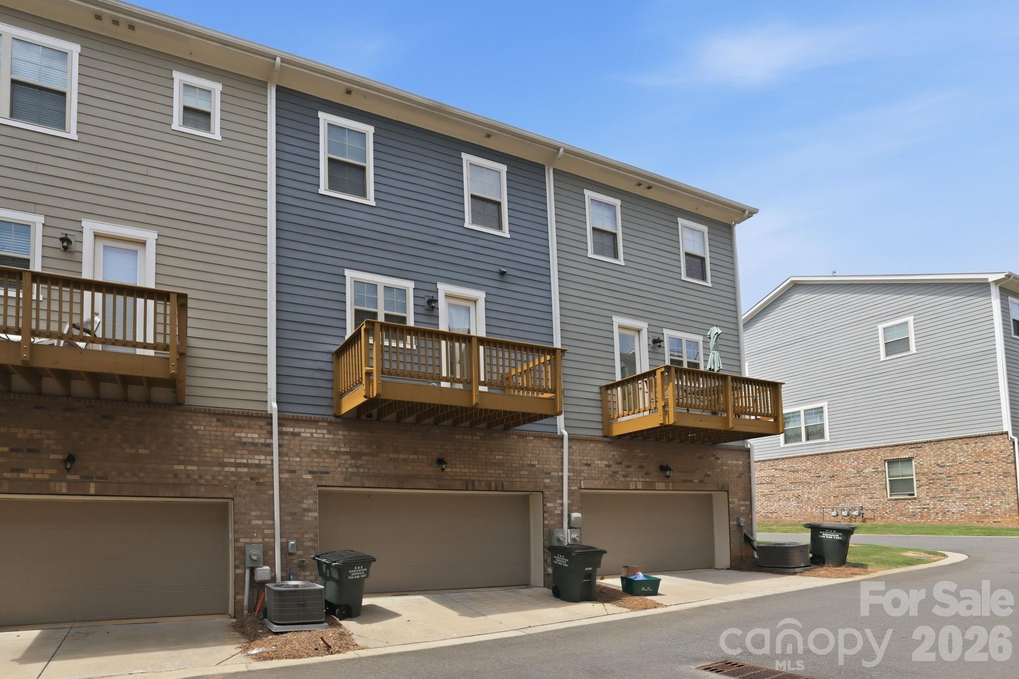 9604 Ainslie Downs Street