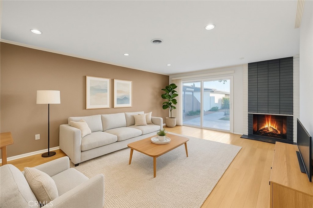 21436 Via Straits