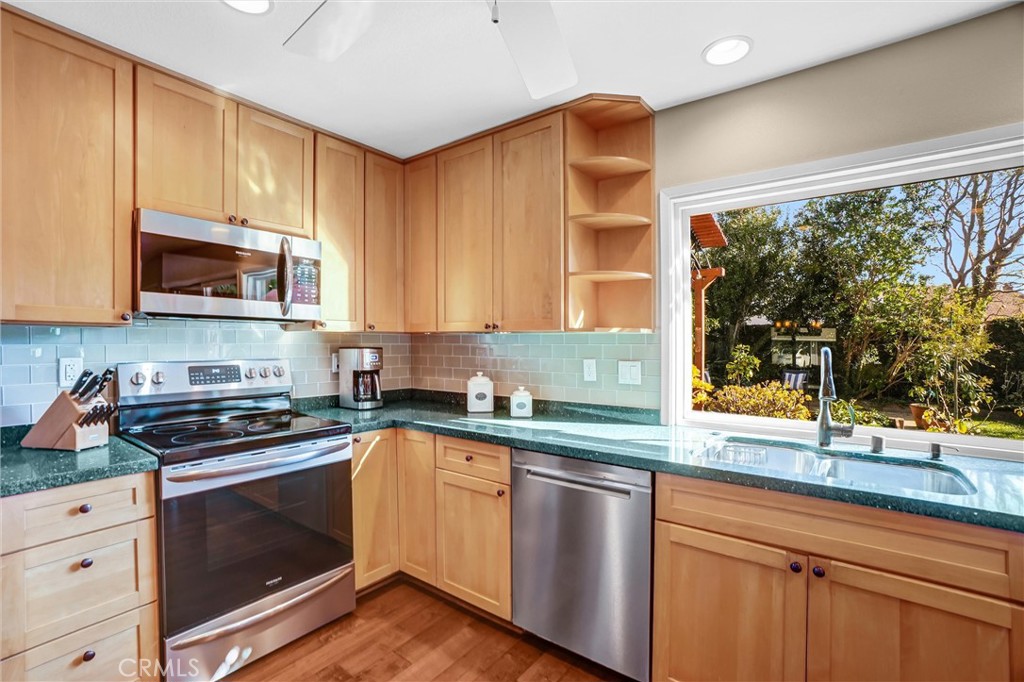 5552 Ridgebury Drive