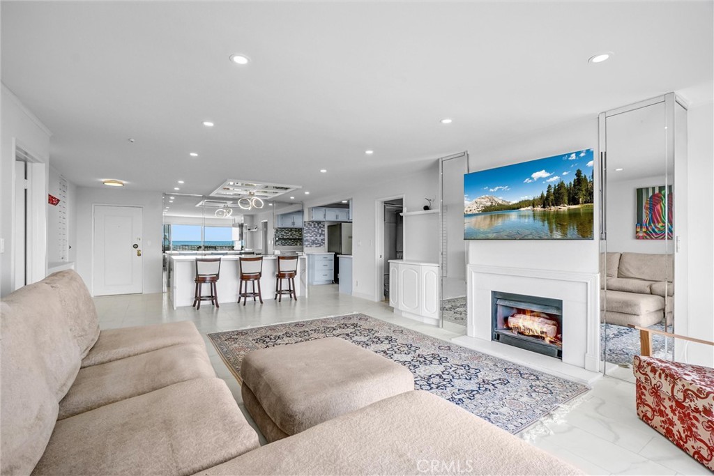 101 Scholz Plaza 224