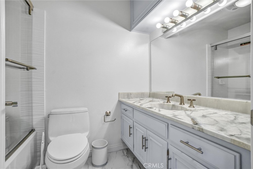 101 Scholz Plaza 224