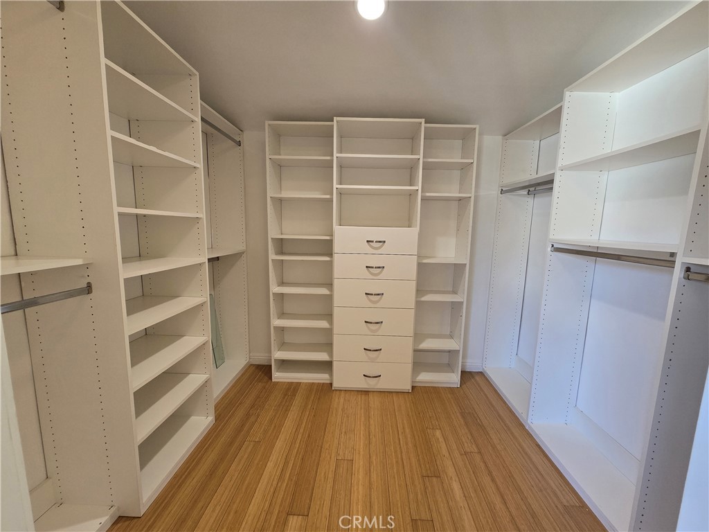 1154 S Barrington 312