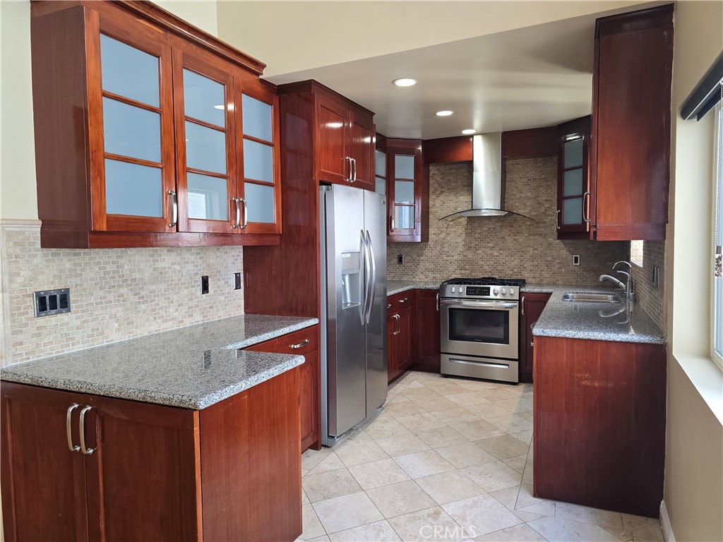 1154 S Barrington 312