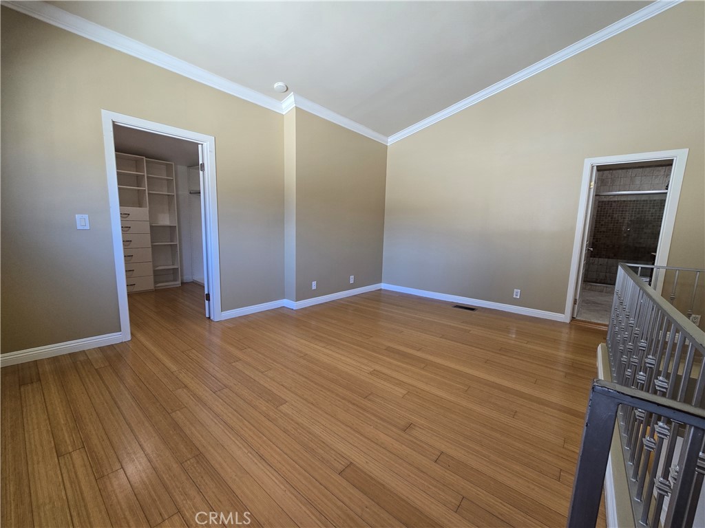 1154 S Barrington 312