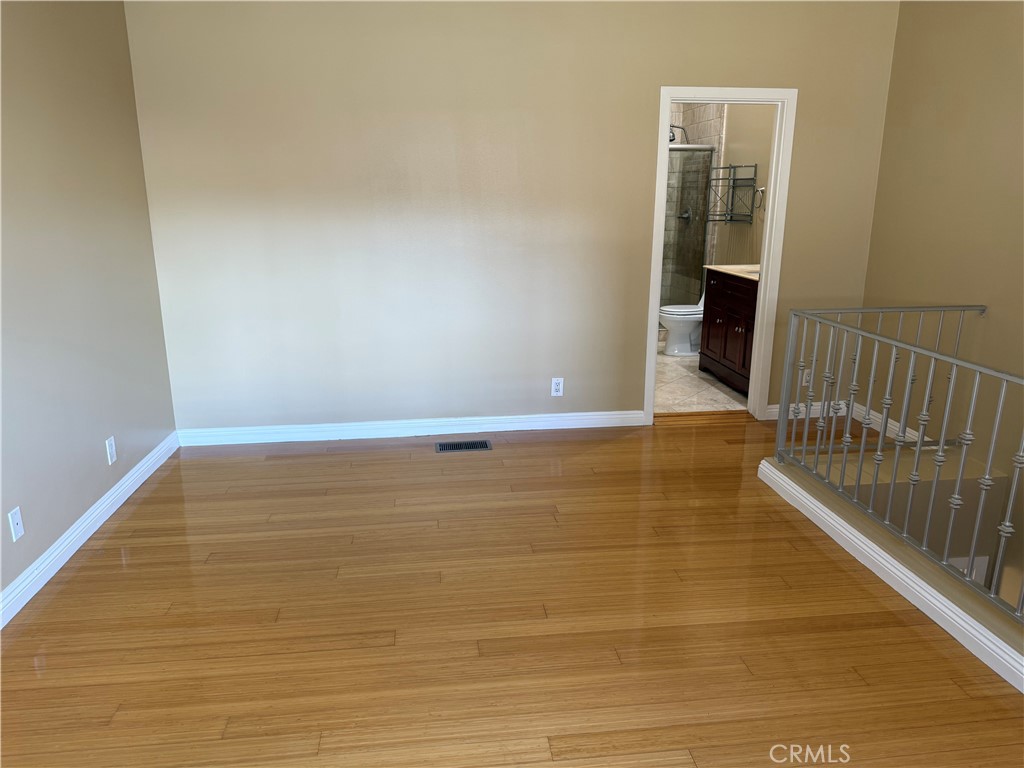 1154 S Barrington 312