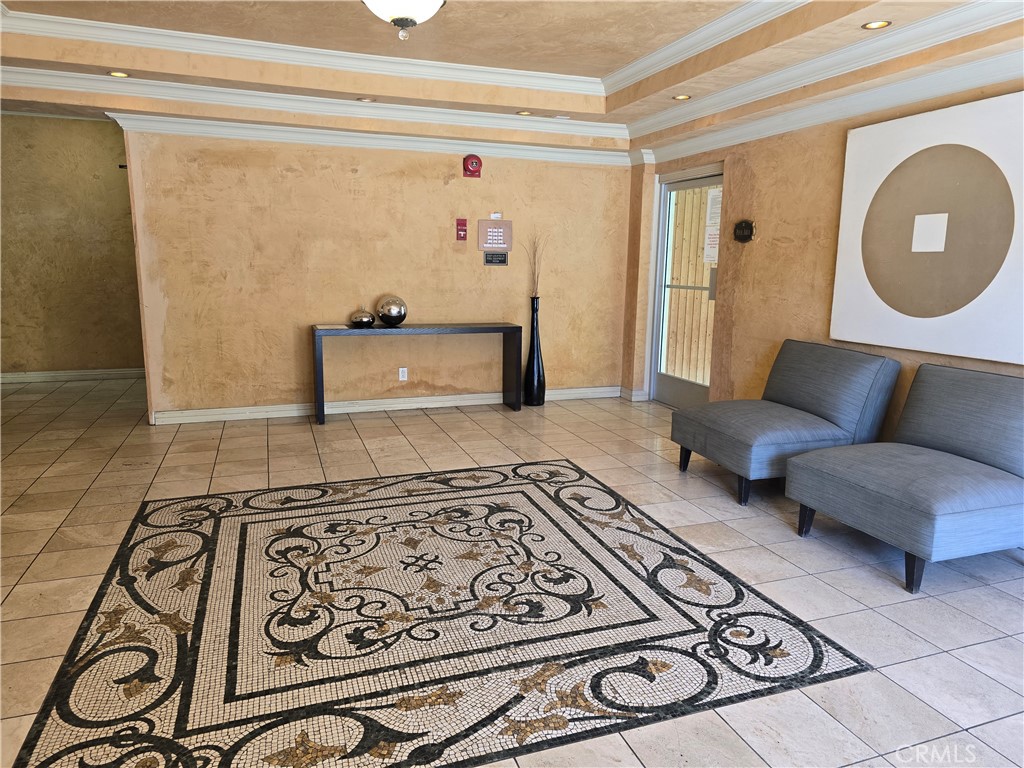 1154 S Barrington 312