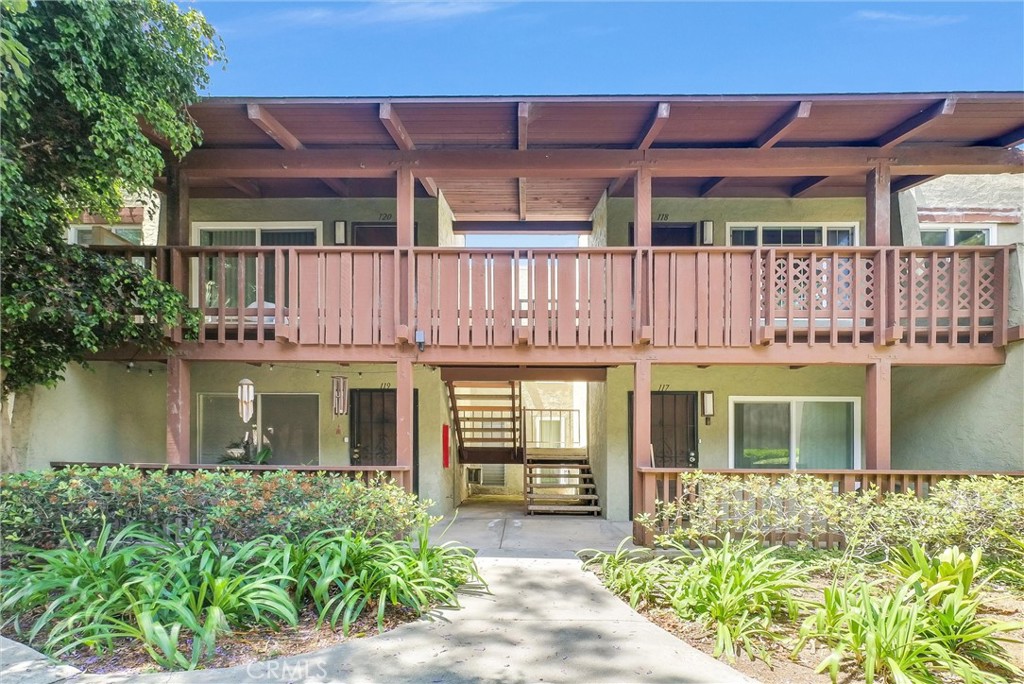 1010 W Macarthur Boulevard 118