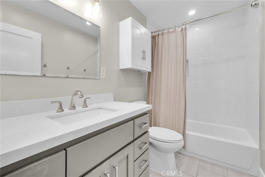 1010 W Macarthur Boulevard 118