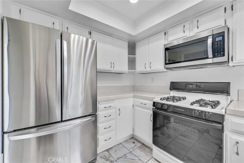 229 W Wilson Street 10