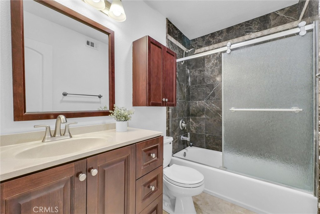229 W Wilson Street 10