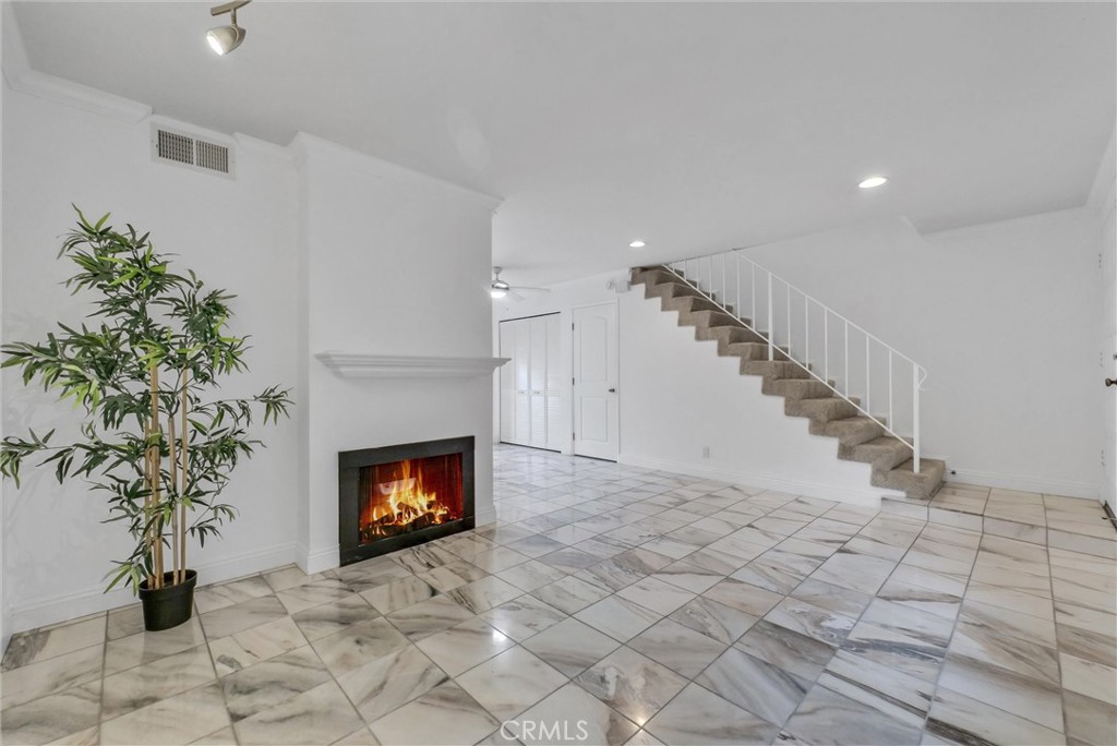 229 W Wilson Street 10