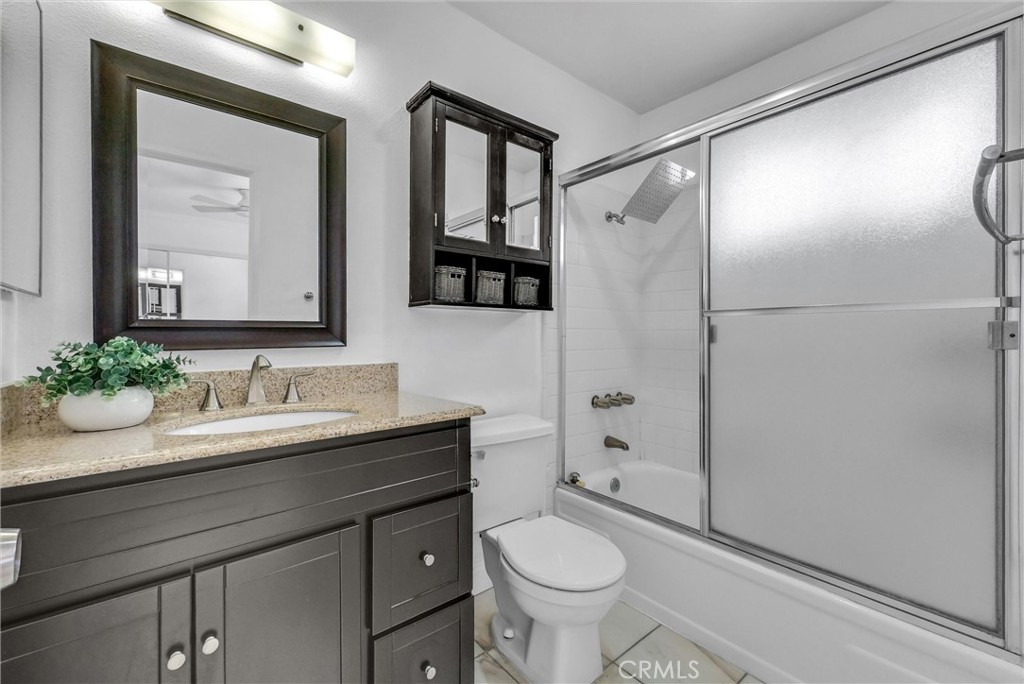 229 W Wilson Street 10