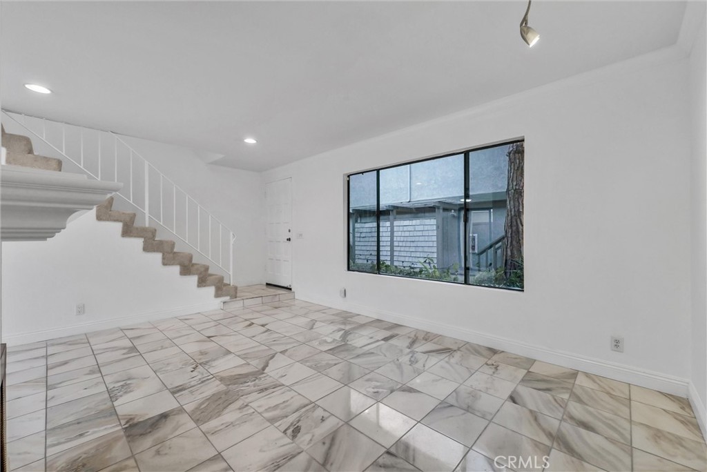 229 W Wilson Street 10
