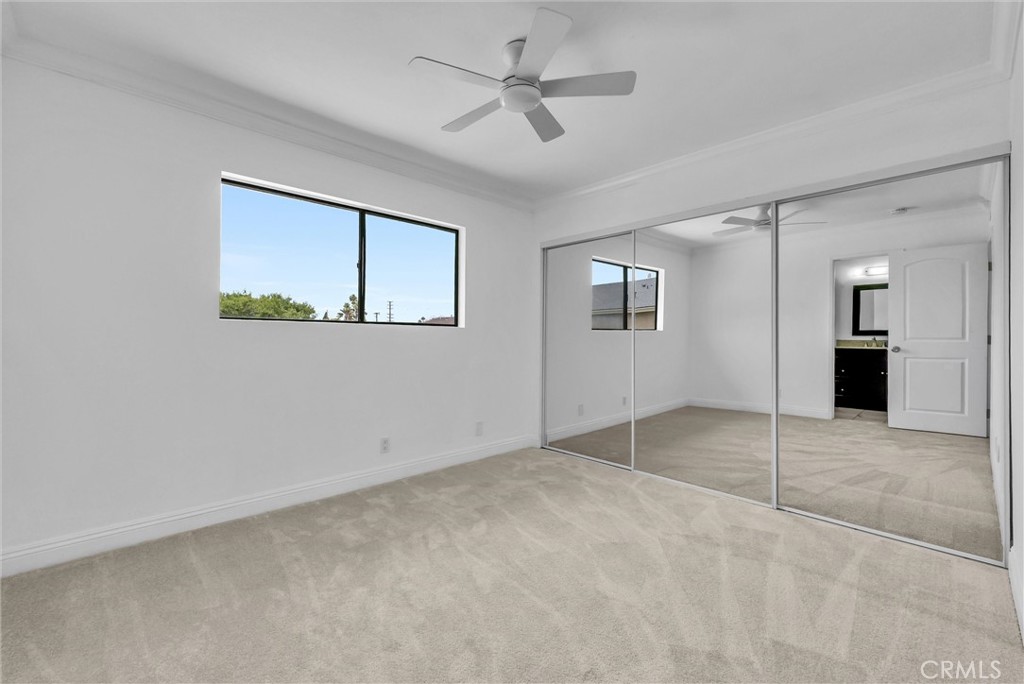 229 W Wilson Street 10