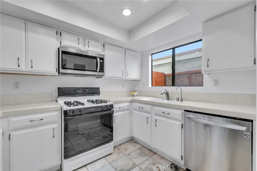 229 W Wilson Street 10