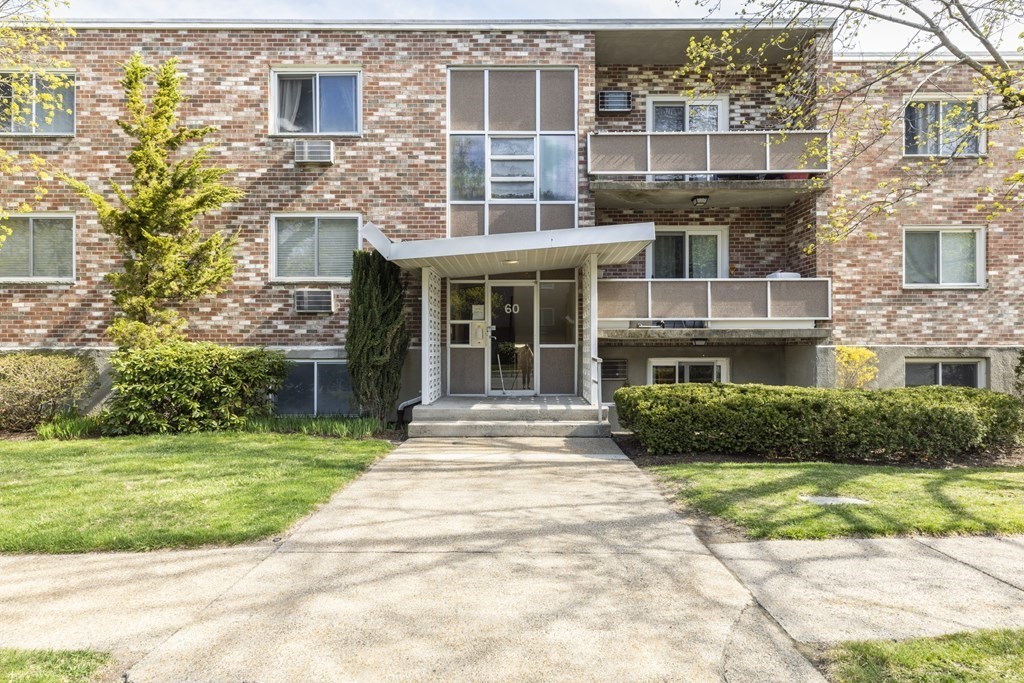 60 Lionel Ave # B