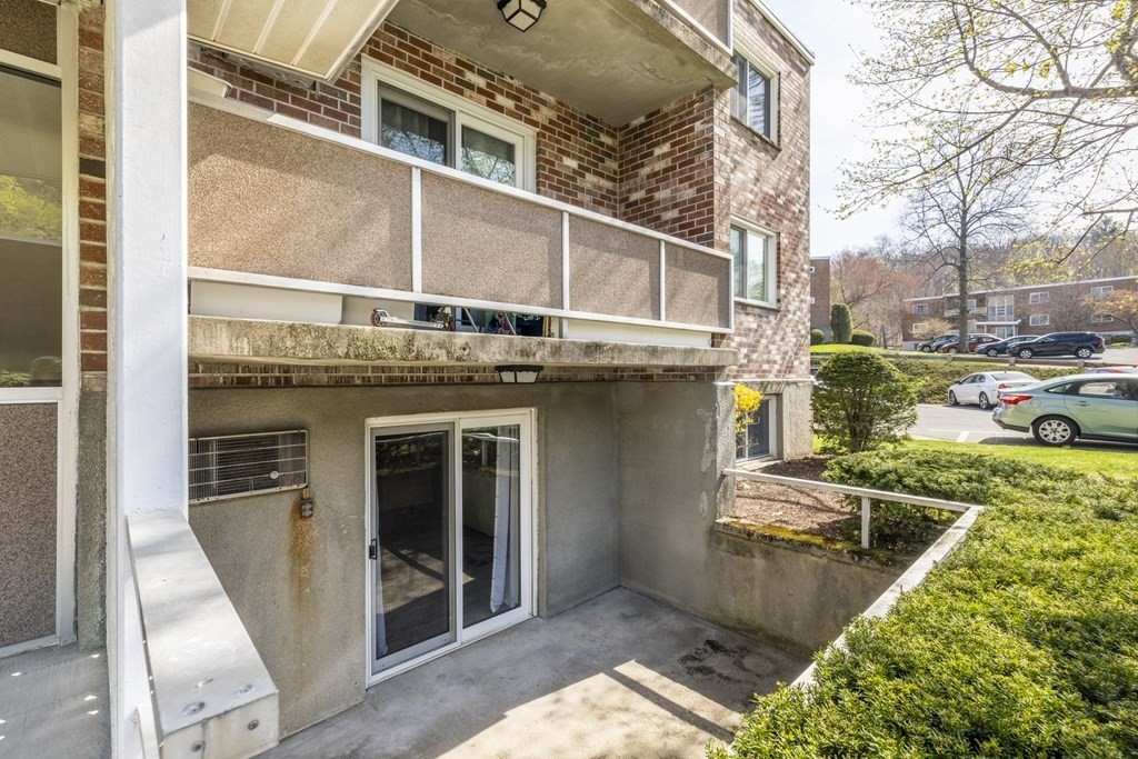 60 Lionel Ave # B