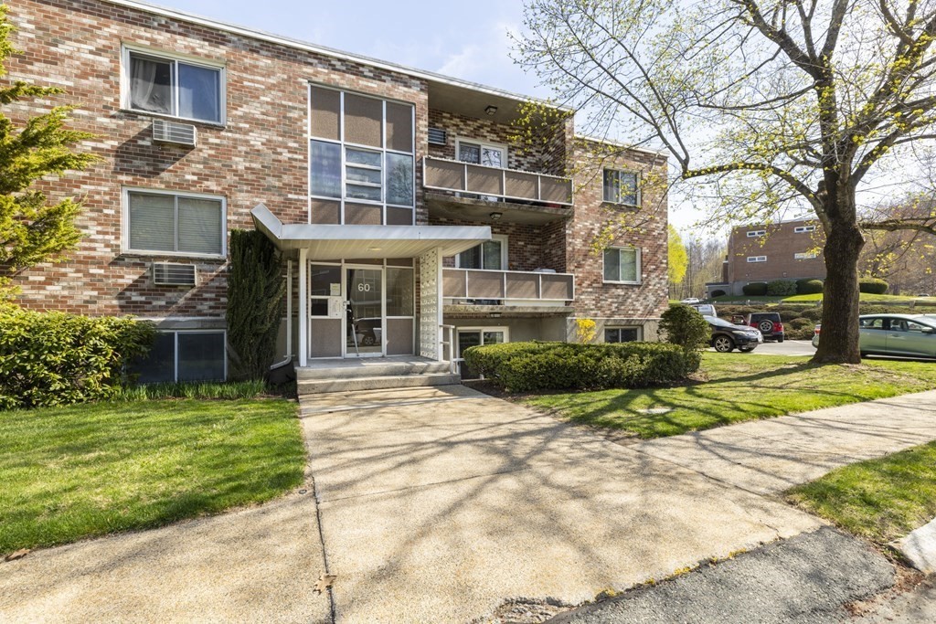 60 Lionel Ave # B