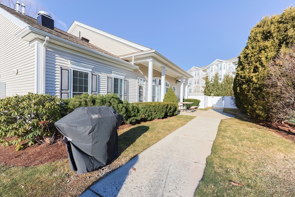 53 Bartlett Way # 1207