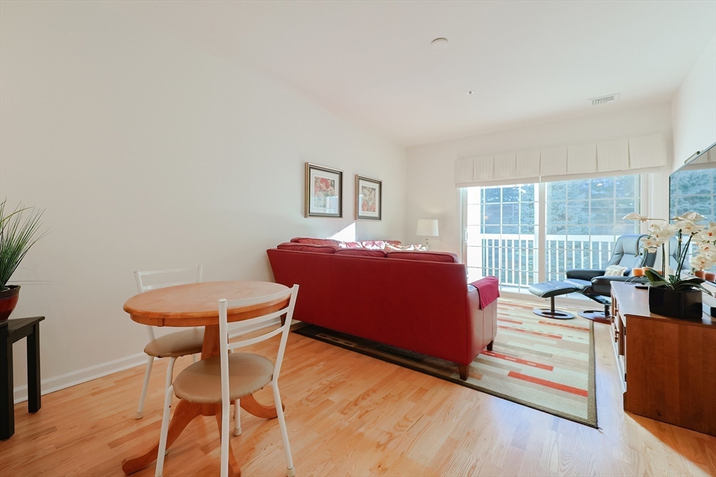 53 Bartlett Way # 1207