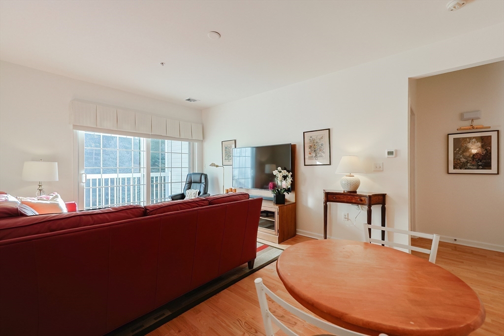 53 Bartlett Way # 1207