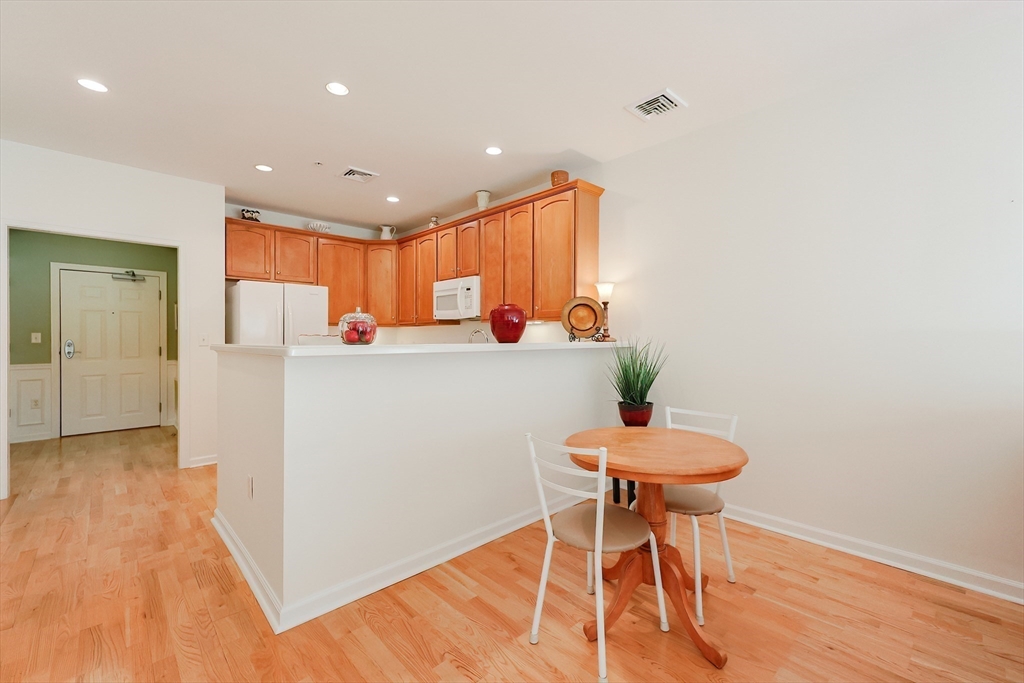 53 Bartlett Way # 1207