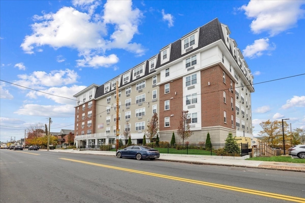 511 Hancock St # 302